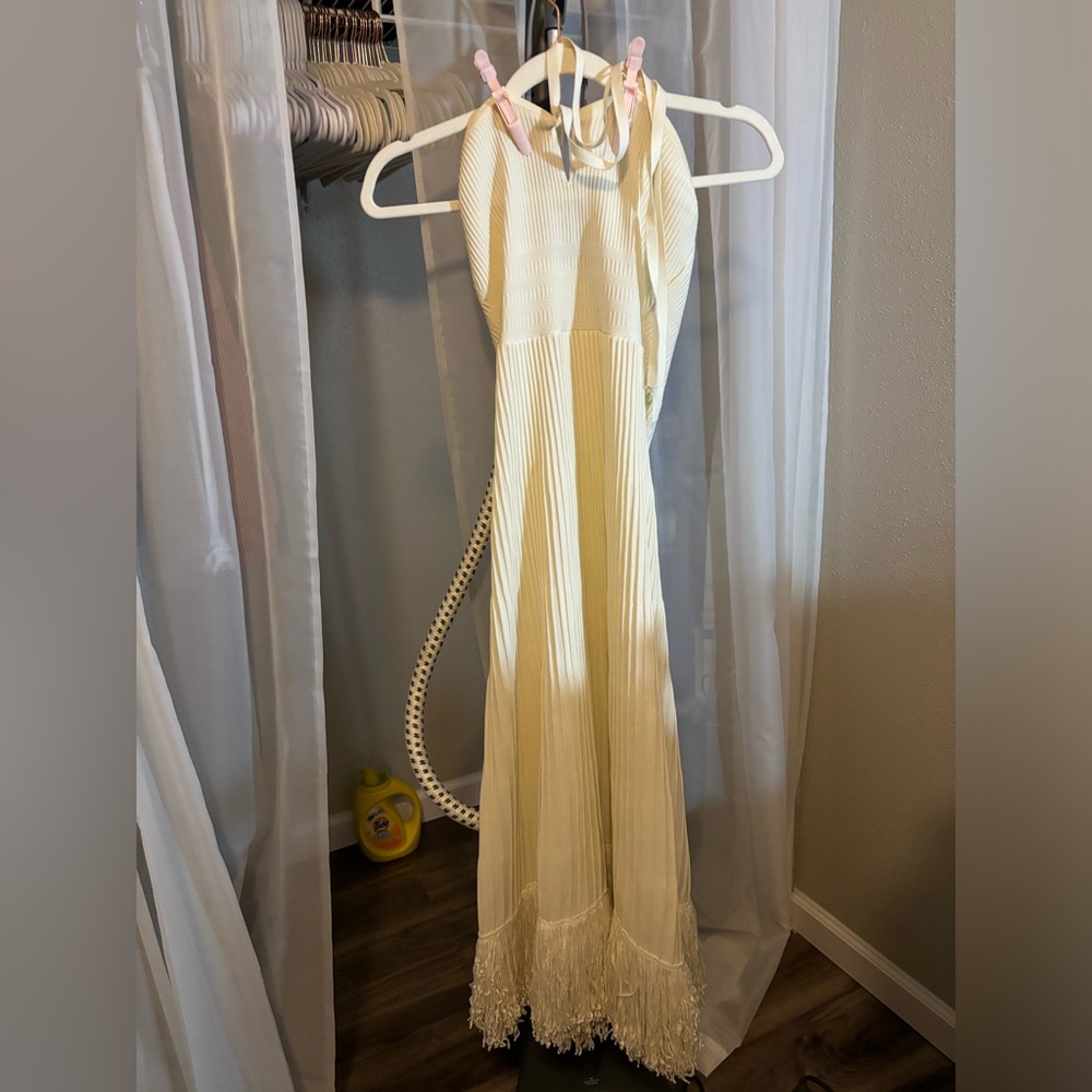 Backless express dress
